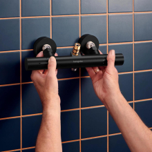 hansgrohe Activera Select S Brausesystem Aufputz 95 2jet EcoSmart mit Ecostat Fine und Brausestange 65 cm, Mattschwarz