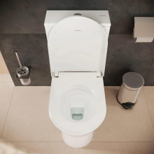 hansgrohe EluPura Original S Stand WC Set mit horizontalem/vertikalem Abgang AquaChannel Flush mit aufgesetzten Spülkasten und WC-Sitz, Weiß