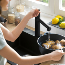 hansgrohe Zesis M33 Einhebel-Küchenmischer 160, Ausziehbrause, 2jet, sBox lite, Mattschwarz